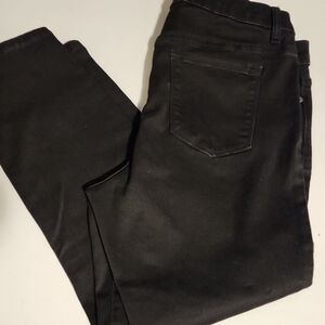Vera Wang Black Capris In Size 14